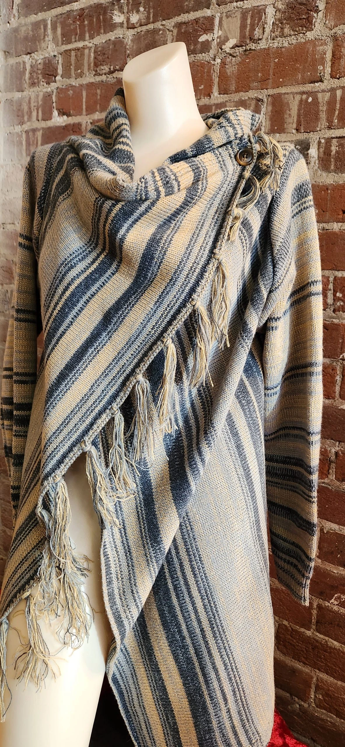 Keren Hart 33027 Asymmetrical, Fringed Cape Cardigan 6 Keren Hart 33027 Asymmetrical, Fringed Cape Cardigan - Image 4