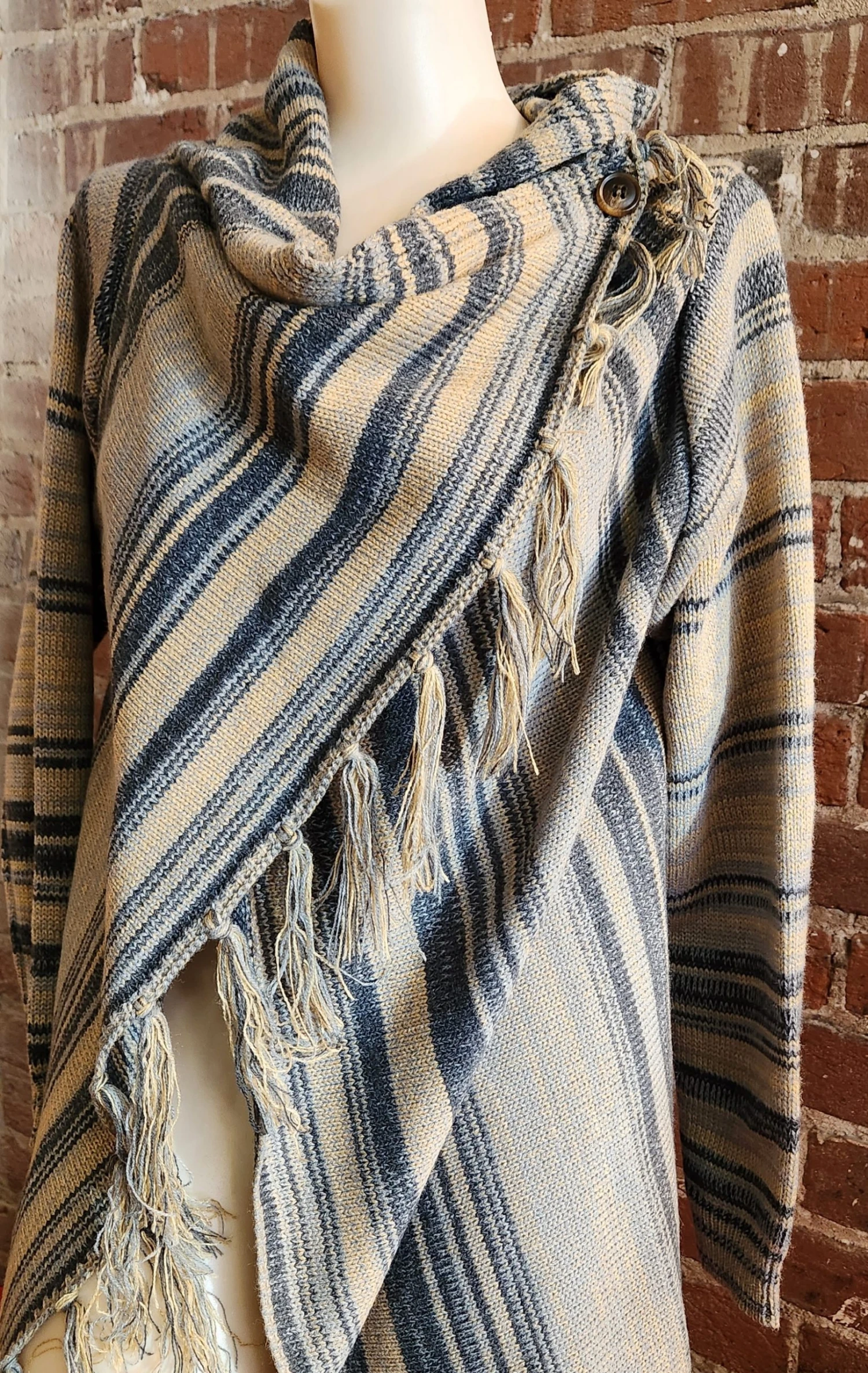 Keren Hart 33027 Asymmetrical, Fringed Cape Cardigan 3 Keren Hart 33027 Asymmetrical, Fringed Cape Cardigan