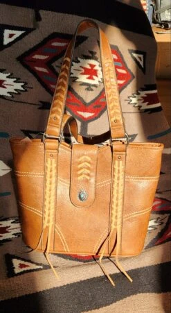 Justin Women’s Laced Trim Tote Brown 22075491 11 Justin Women’s Laced Trim Tote Brown 22075491 -Western Cowboy Supplies 20230224 145631 scaled e1677277440236