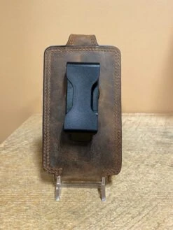 Large Ariat Cell Phone Case Distressed USA Flag A0603002 8 Large Ariat Cell Phone Case Distressed USA Flag A0603002 -Western Cowboy Supplies 5773CD82 11AA 402F 9823 5F7097FCB99B 510x680 1