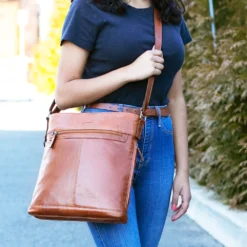 Voyager Small Messenger Bag Jack George 7312 -Western Cowboy Supplies 7312 hon lifestyle 5000x