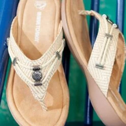 Minnetonka Women’s Natural Basket Weave Silverthorne 360 Thong Sandals 504277