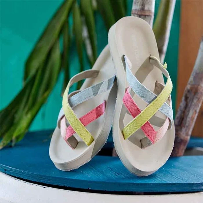 Minnetonka Women’s Cotton Hanna Multi Color Thong Sandals 531961 3 Minnetonka Women’s Cotton Hanna Multi Color Thong Sandals 531961